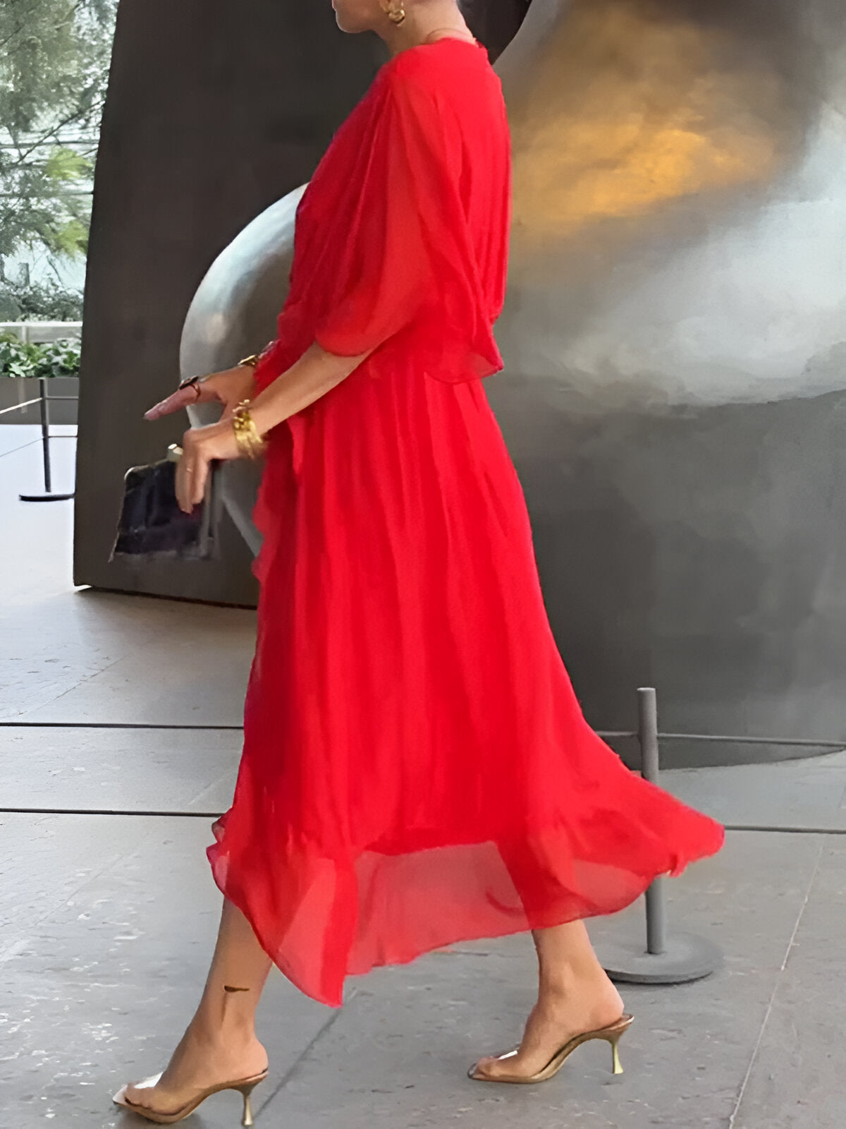 Giulia – Eleganza in Chiffon con Scollo